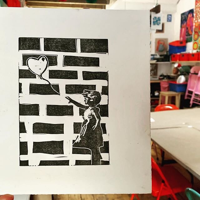 Come join us tomorrow for Print and Prosecco Banksy Style!! 7.30 -9.30pm @lavenderprintschool  book via our website www.lavenderprintschool.co.uk .
.
.
#banksyart #banksy #banksyinpired #linoprint #linoprinting #linoworkshop #artevening #battersea #c