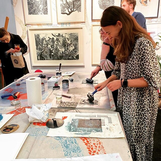 Happy printers! Thank you for having us @affordableartfairuk 
The Fair is open until Sunday so do have a visit to check out all the fantastic art available. .
.
.
.
#affordableartfair #artfair #london #printandprosecco #printmaking #linoprinting #lin
