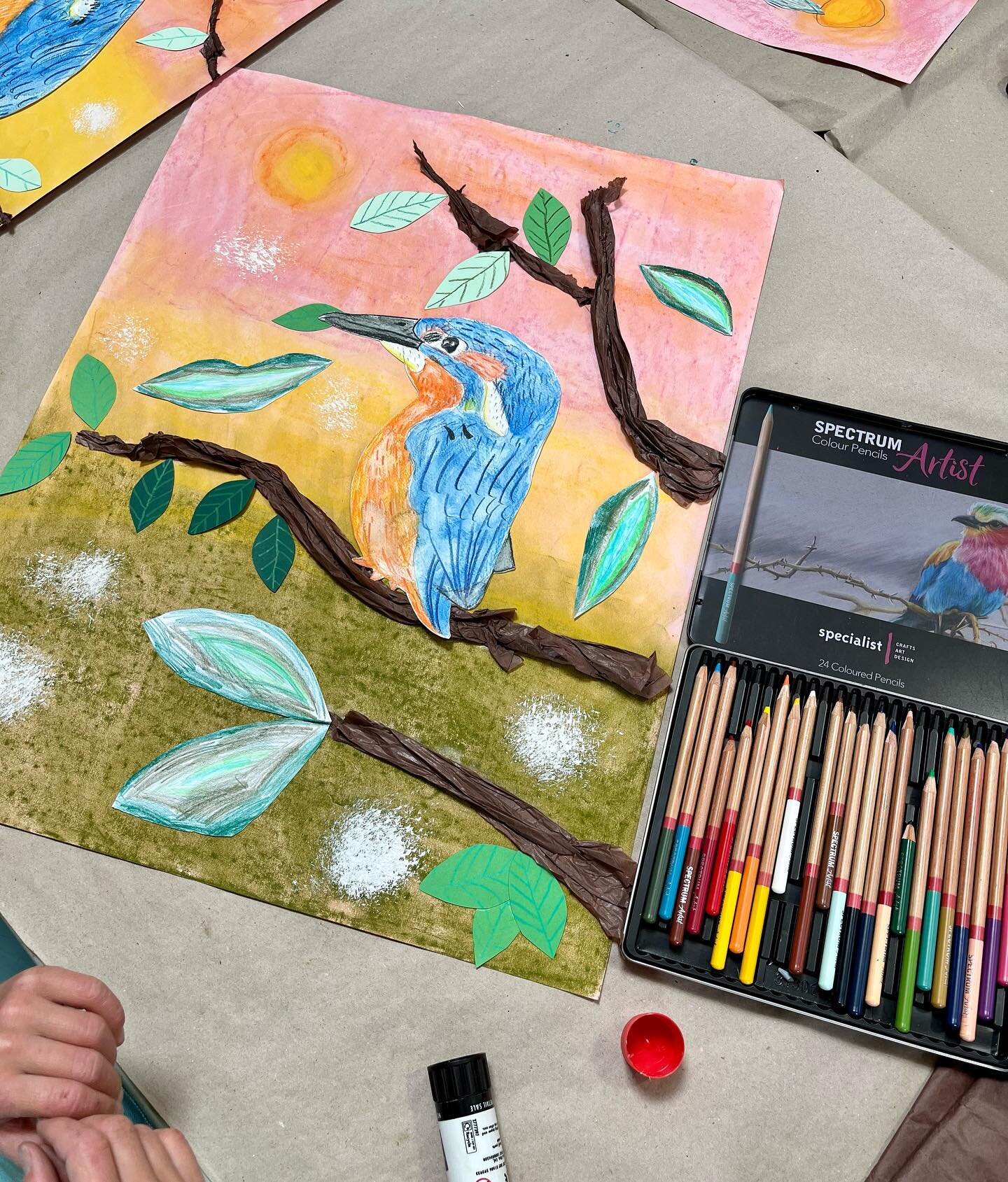 Holiday Workshops have begun 🥳
We started our 6+ Art Classes creating a communication of Kingfishers inspired by the incredible @jogrundyart . Her enchanting artwork was a wonderful inspiration and we had so much fun creating them. 
.
We&rsquo;re ve
