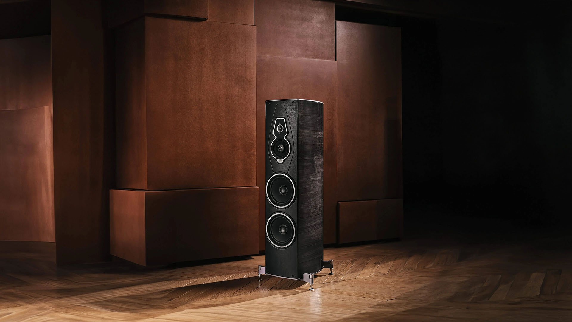 sonus-faber-amati-g5-floorstanding-speaker-hero.jpg