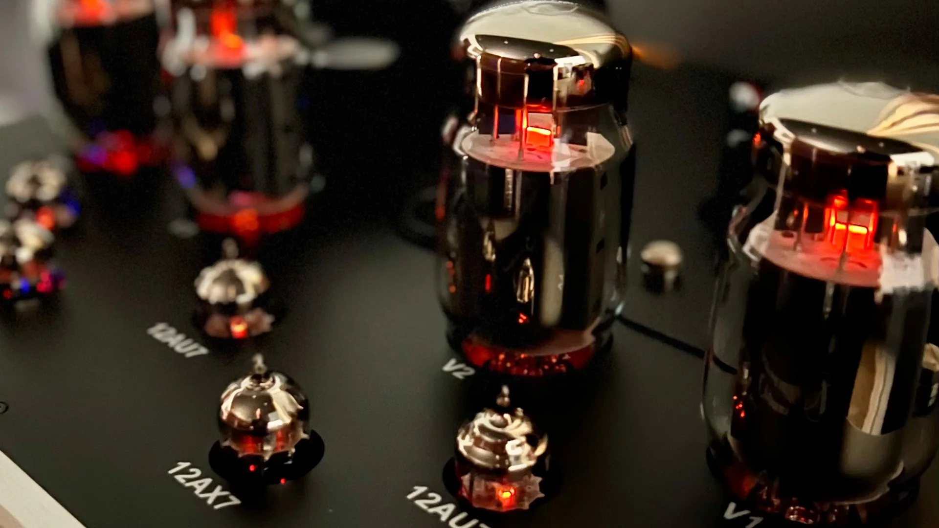 rogue-audio-cronus-magnum-iii-tube-integrated-amplifier-hero.jpg