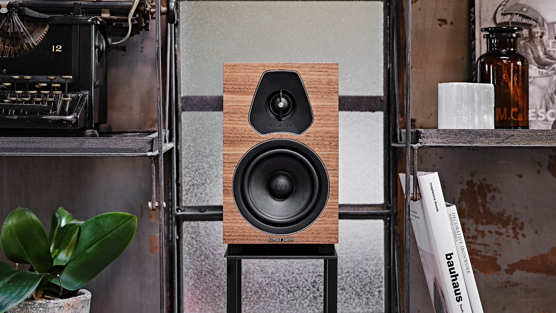 sonus-faber-lumina-ii-bookshelf-speaker-hero.jpg