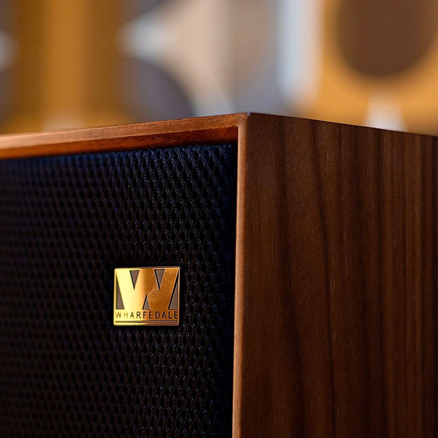 The Wharfedale Linton, one of the few vintage style speakers with genuine heritage. For over 90 years this British company has pioneered advancements in sound reproduction. Today they are responsible for one of the most successful speaker designs in 