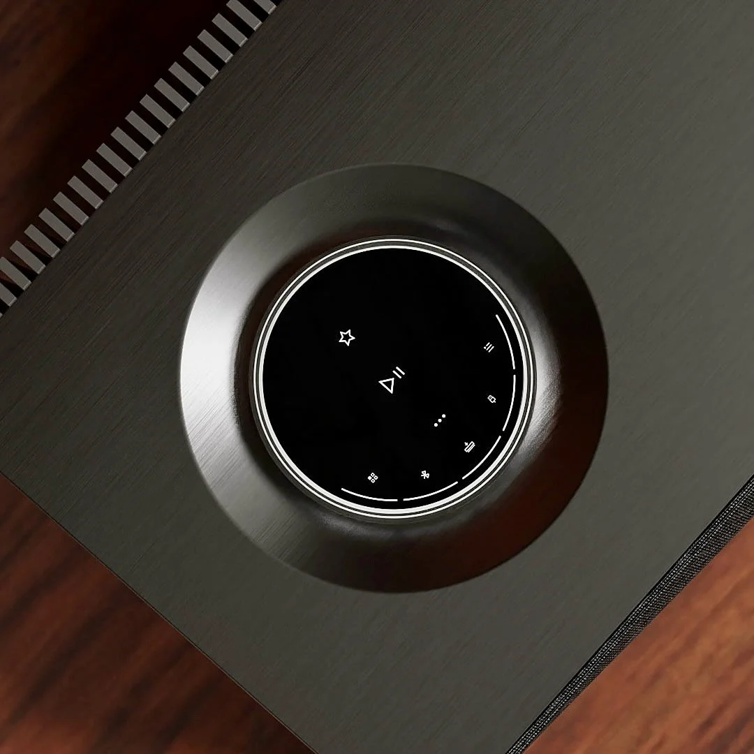 Is there such a thing as a luxury wireless speaker? Yes, if it&rsquo;s the Naim Audio mu-so 2.
 
Inside its sumptuous brushed aluminium casing you&rsquo;ll find 450 watts of world-renowned Naim amplification powering 6 bespoke drivers designed and ma