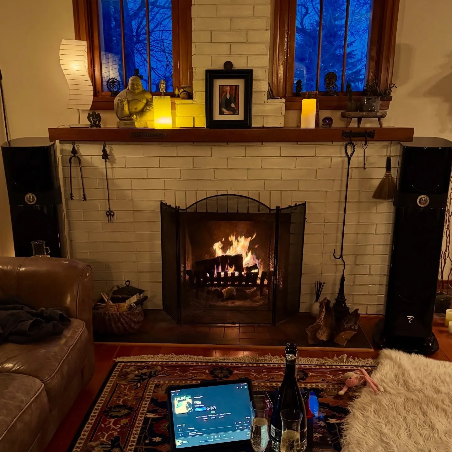 Cozy vibes or what?!! 🥰 I&rsquo;ve been working with this client for 20 years and in that time have helped him build a truly aspirational stereo system. He sent me this pic as he enjoyed a wonderful winter evening listening sesh last weekend. If the