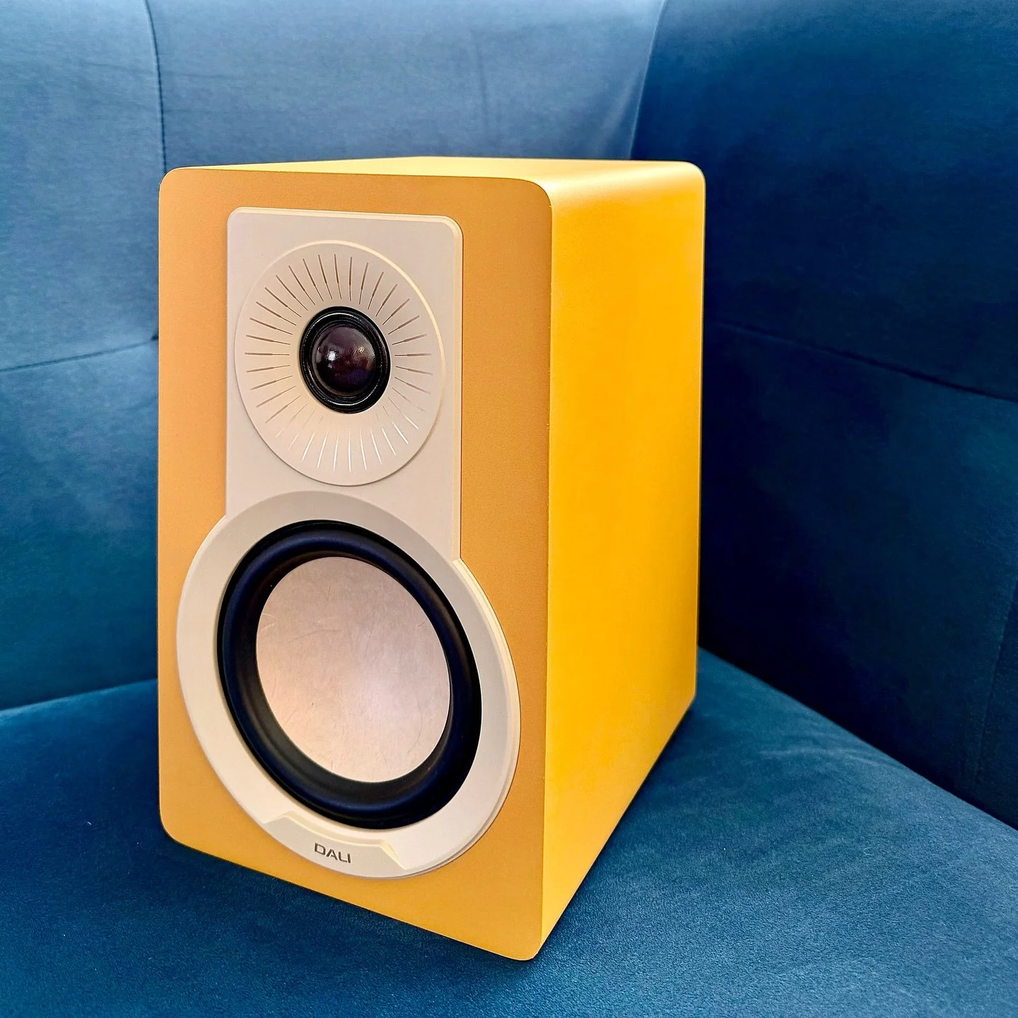 Say hello to Kupid from DALI! 🥹
 
We now have all colours in stock! This adorable little speaker is perfect for your starter hi-fi system. It may be small but it makes beautiful music and adds a touch of colour to any room&hellip;although I think th
