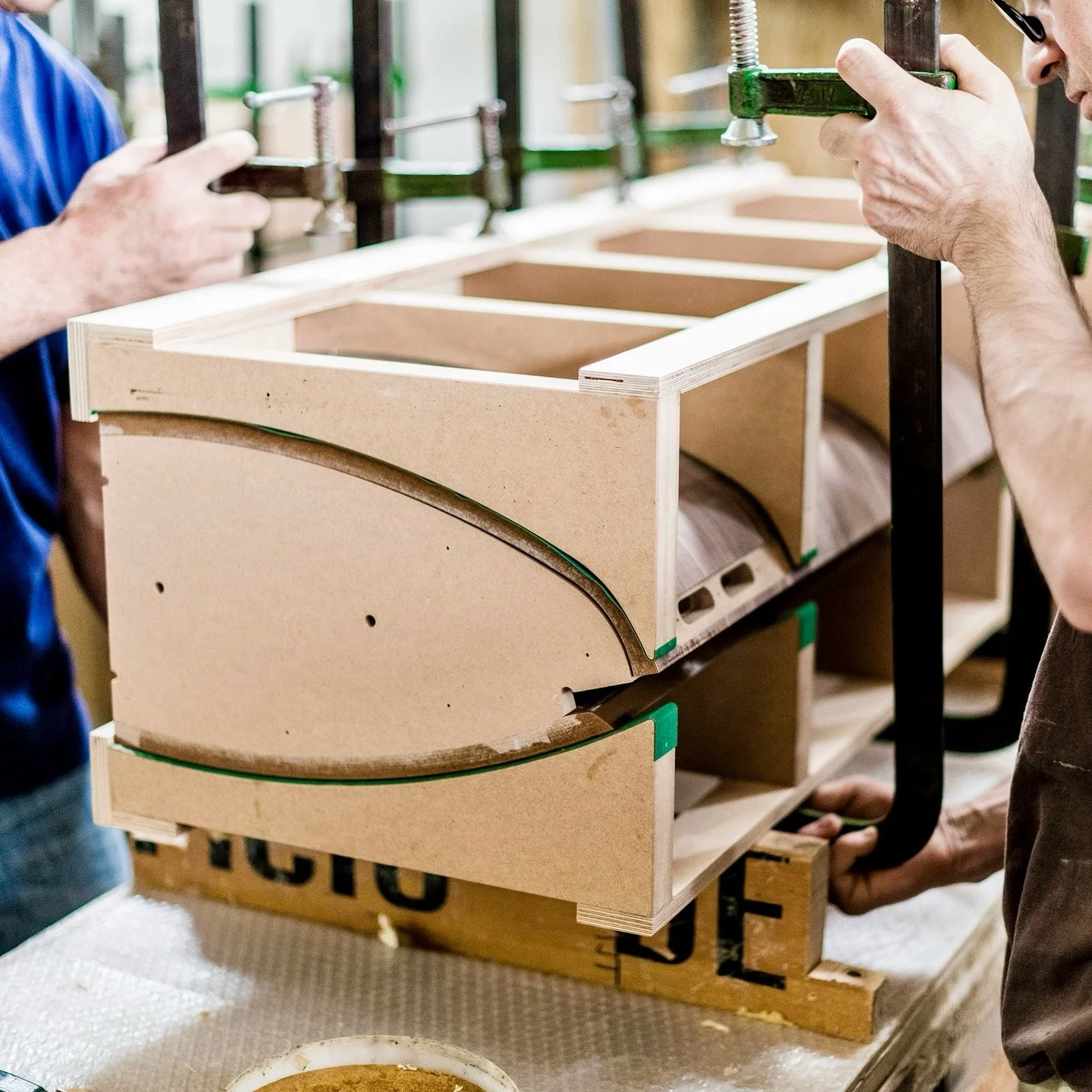 A Sonus faber speaker is an instrument crafted with a human touch. In northeastern Italy, skilled artisans use simple tools to assemble each speaker by hand. A speaker exists to reproduce great works of art, and so it is fitting that Sonus faber spea