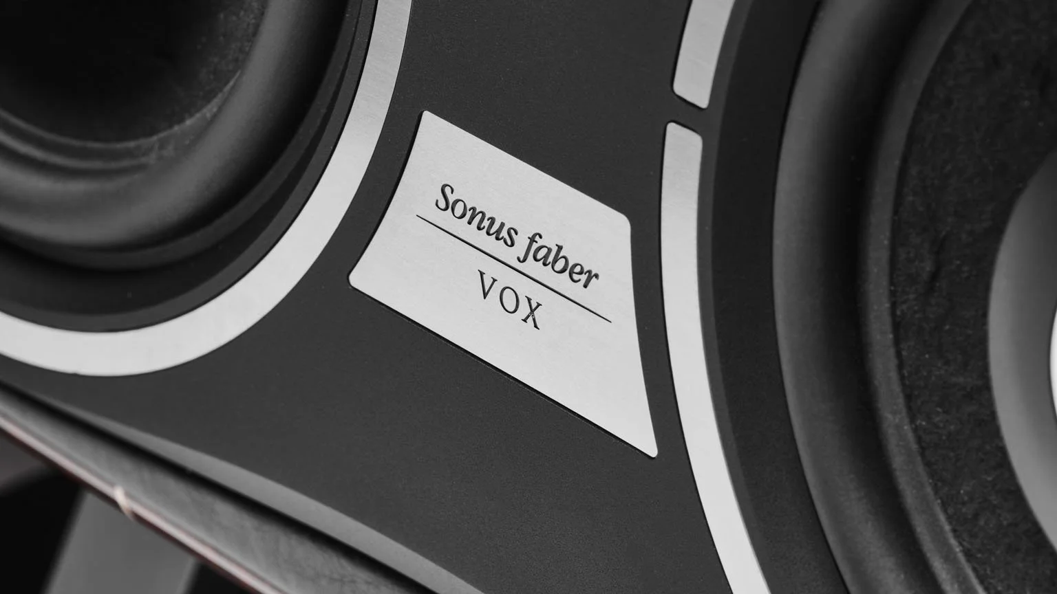 sonus-faber-vox-g3-centre-speaker-hero.jpg