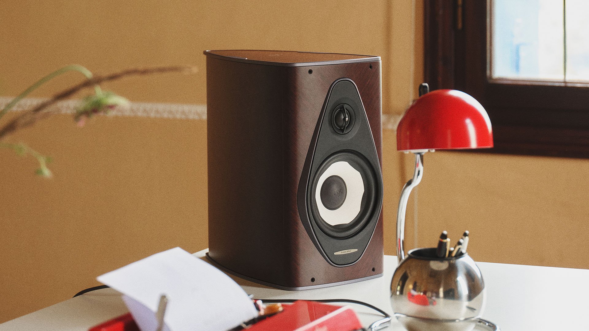 sonus-faber-olympica-i-g3-bookshelf-speaker-hero.jpg