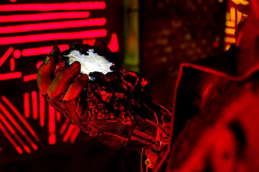 Elliot with Pod BTS Photo.jpg