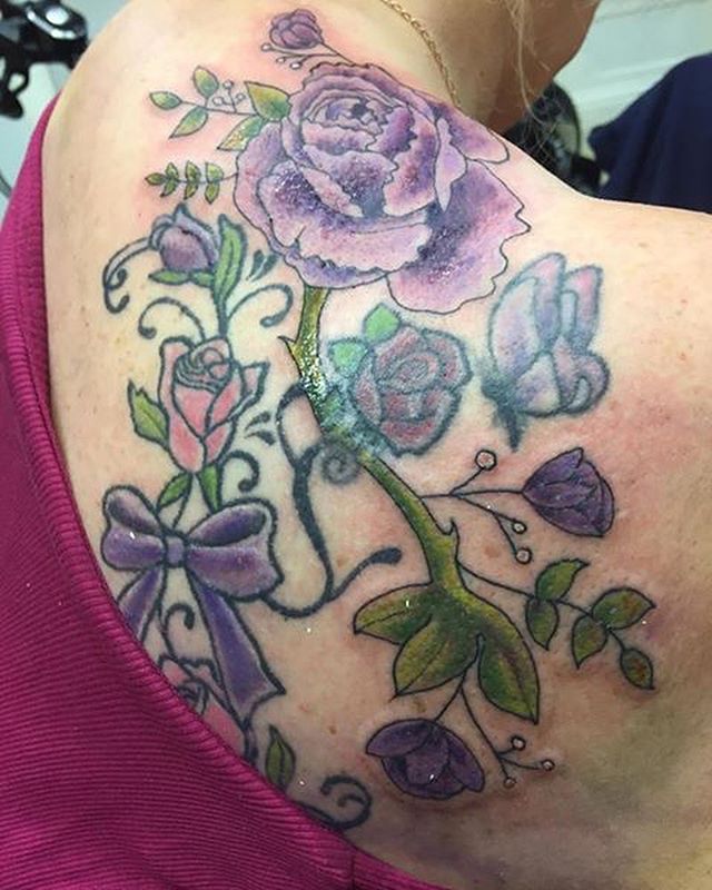 Swipe ⬅️ Lisa previously has this tattoo done elsewhere, and wanted to add on some other floral pieces. 
Owner &amp; Artist @nikcarville reworked the previous flowers and added on more flowers, look at how amazing this looks!! #coveruptattooartist #c