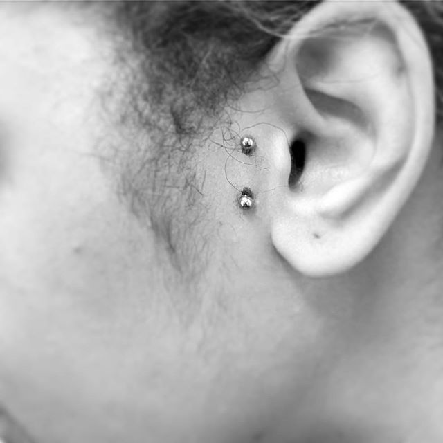 Cute little vertical tragus! This is &pound;35.

Piercings are walk ins, no appointment needed apart from personal piercings. 
Come &amp; see me @piercingsbytiink Tues-Fri 🤗
Piercings available over the weekend as well with our other piercers. 
#ver