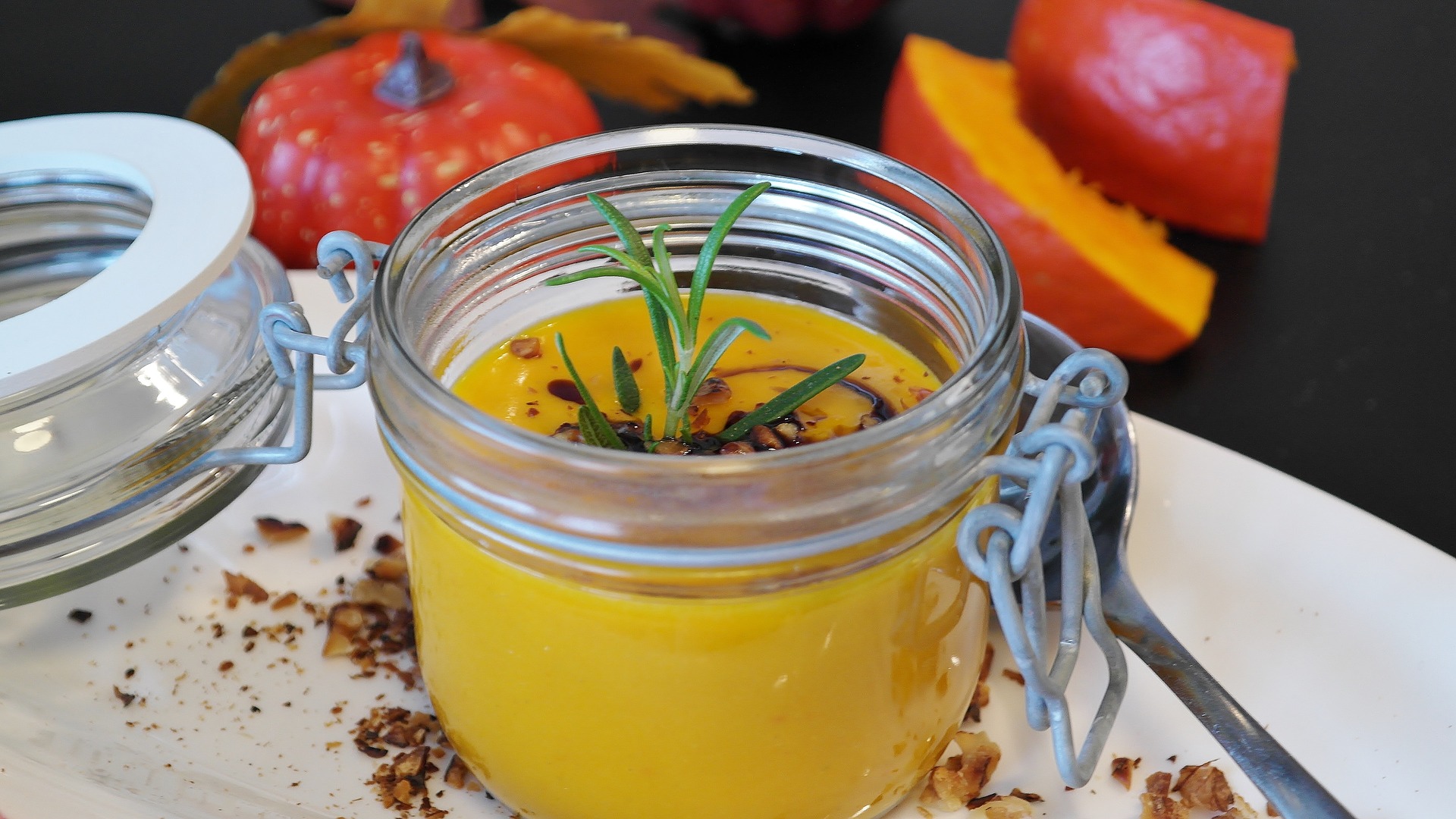 pumpkin-soup-1753618_1920.jpg