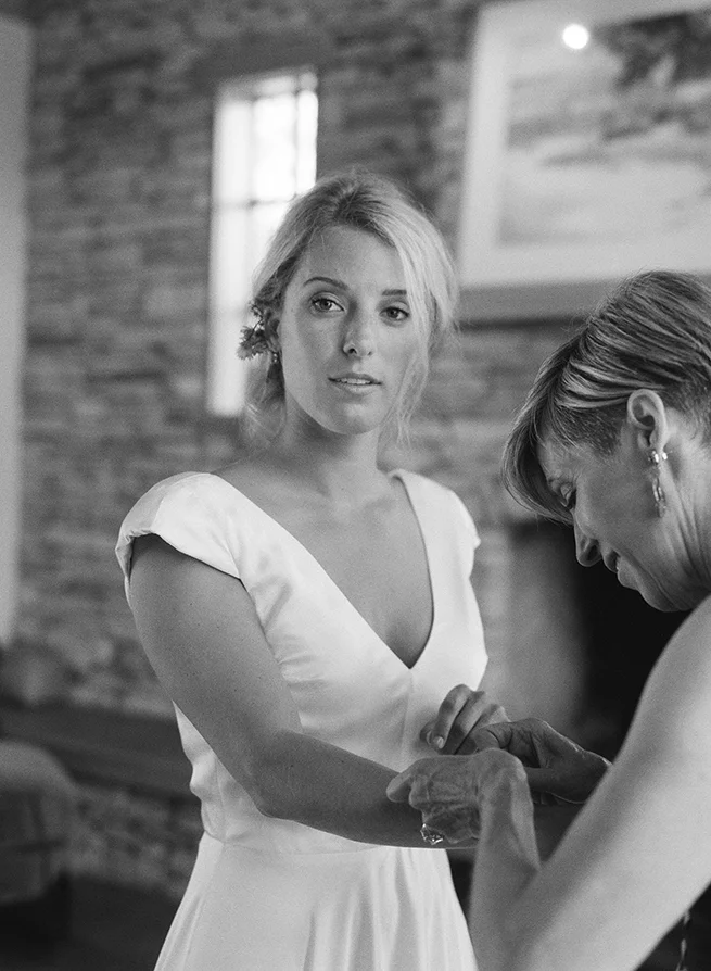 03-bride-getting-ready-mom.jpg