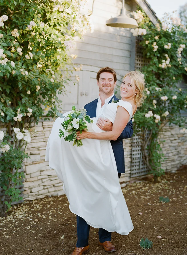 31-bride-groom-threshold-pic-vines-johanna-johnson-dress.jpg