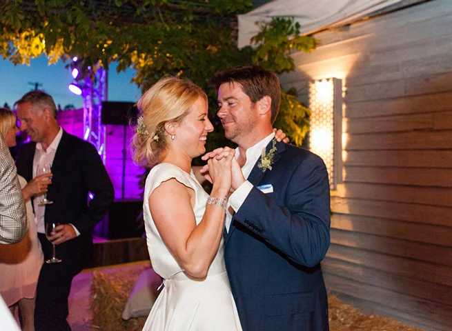 40-bride-groom-dancing.jpg