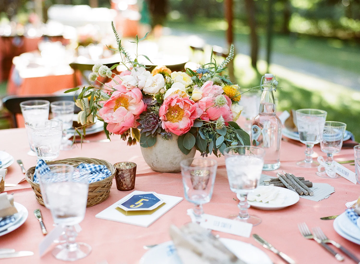 39-preppy-tablescape.jpg