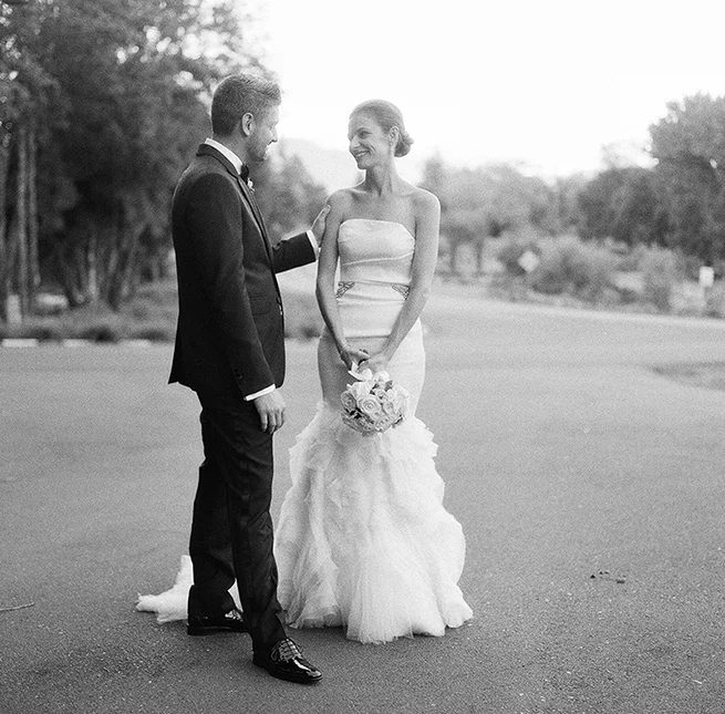 35-groom-checks-out-his-bride.jpg