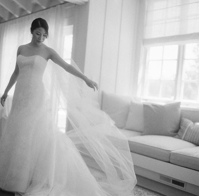 7-bride-playing-with-veil.jpg
