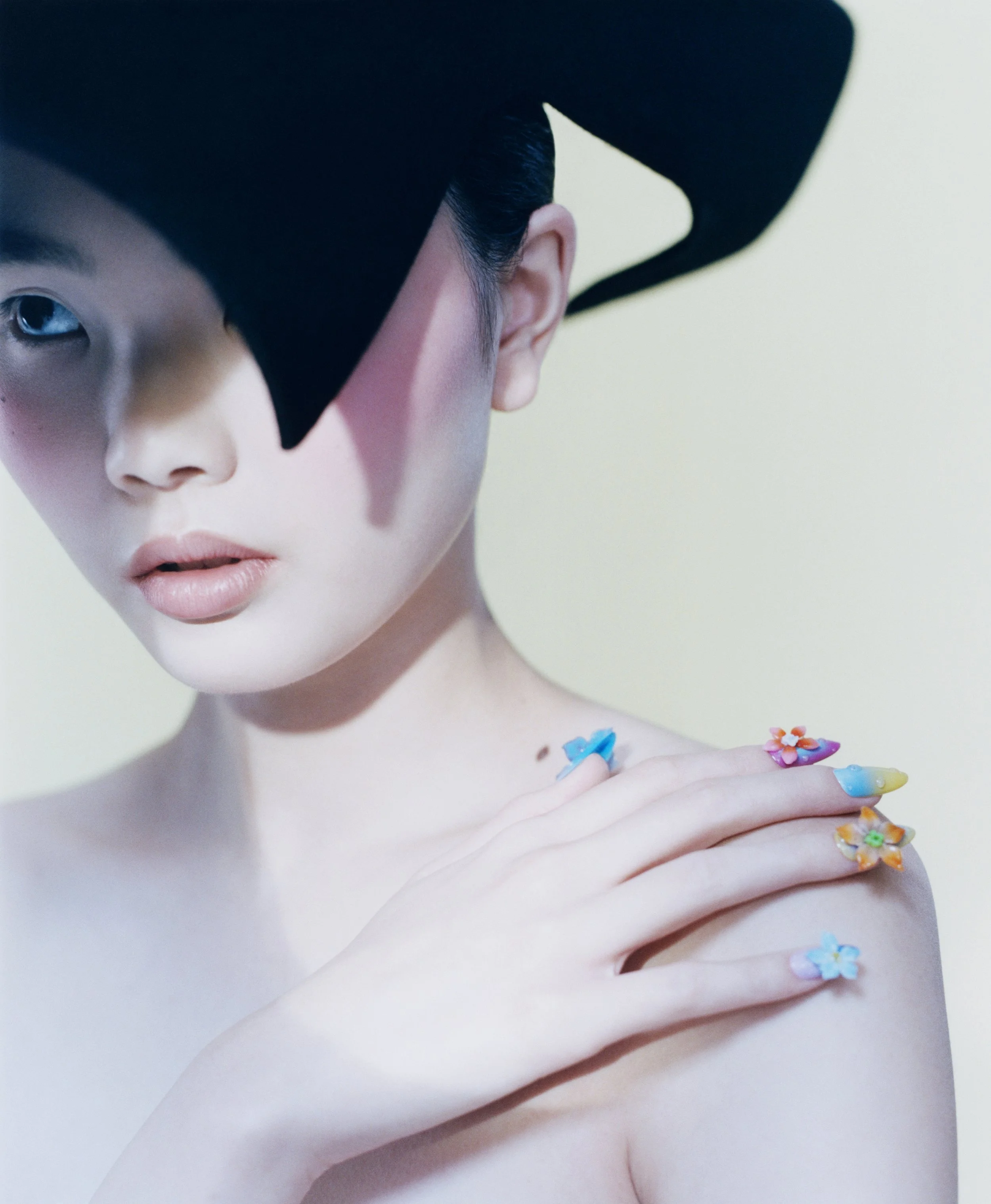 Allure_BoB_On_Model_2024_Nails1.jpg