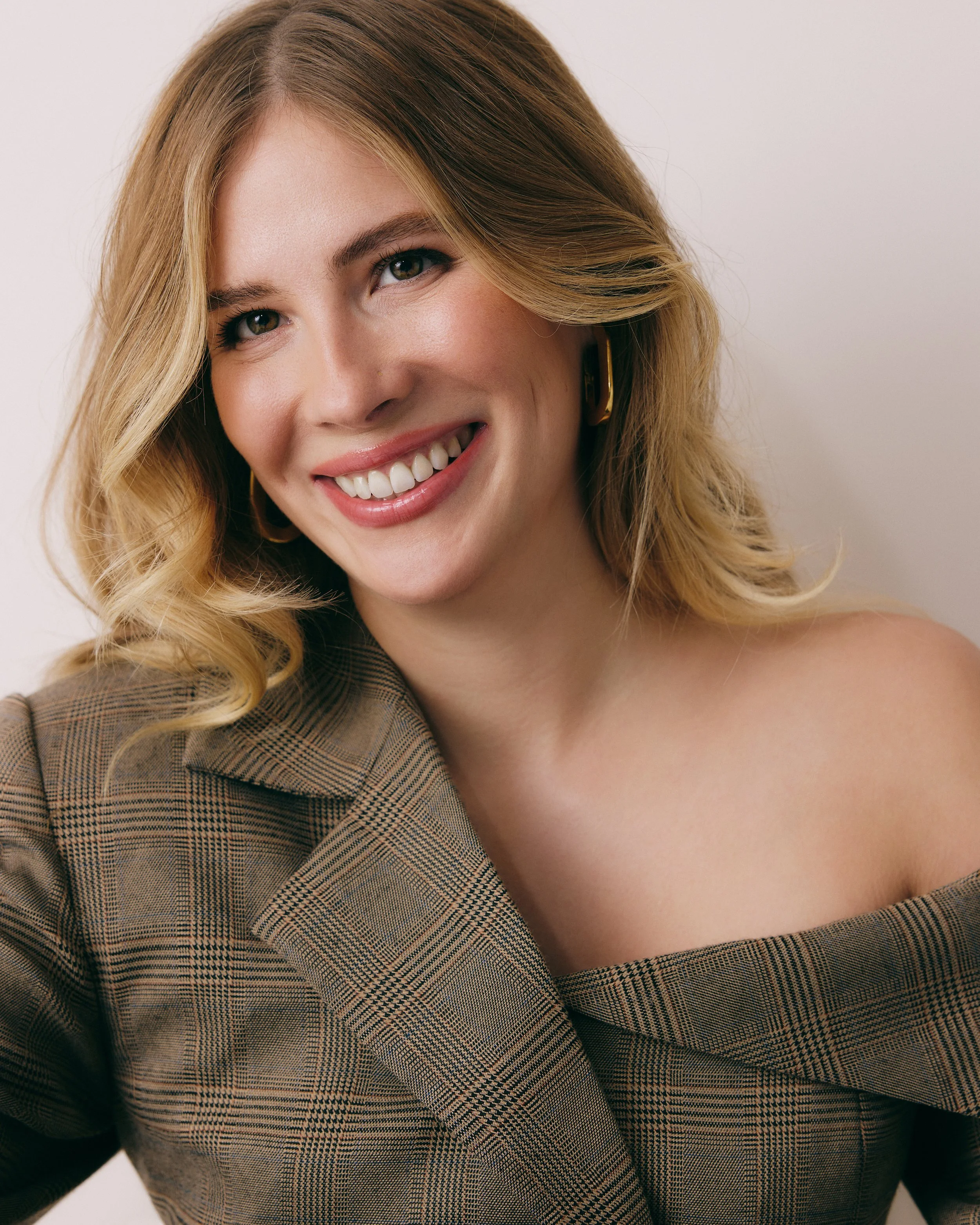 EmilyHenry_Resized_01.jpg