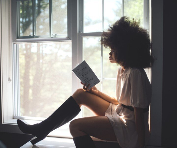 Did you know that reading 📚 for just six minutes a day can reduce stress levels by up to 68 percent? Not only can reading help improve our mental health, but it can inspire us to become better versions of ourselves. ✨ And with the current state of t