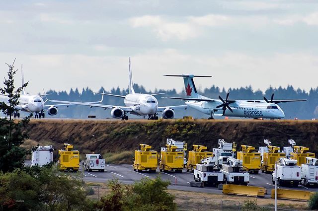 &ldquo;Jazz 8302&rdquo; leading the way to Runway 16L as it prepares to take a load of passengers to Calgary. #avgeek #aviationphotography #instaaviation #planespotting #seatacairport #aircanada #aircanadaexpress #jazzair #bombardier #q400 #iflyalask