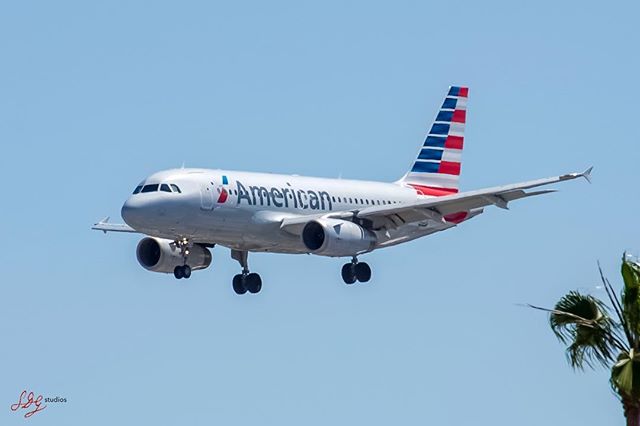 &ldquo;American 1815&rdquo; on final from Miami, taking people from one sunny destination to another.
|
|
|
#avgeek #aviationphotography #instaaviation #planespotting #sandiegoairport #americanairlines #americanair #airbus #airbuslovers #a320family #