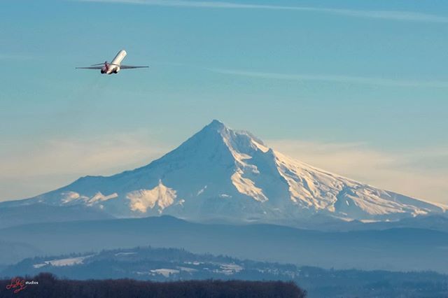 &ldquo;Delta 1093&rdquo; blasts off for Salt Lake City.
|
|
Did you know that Mount Hood has the only ski run in the United States Open during the summer? Palmer Glacier allows for ski and snowboard camps in the summer, and only closes two weeks per 