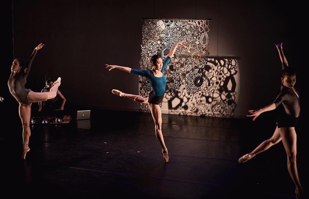 Photo: Arnaud Falchier; Dancers: Amy Saunder, Tiffany Mangulabnan, Jordan Miller; konverjdans' 'STRATA'