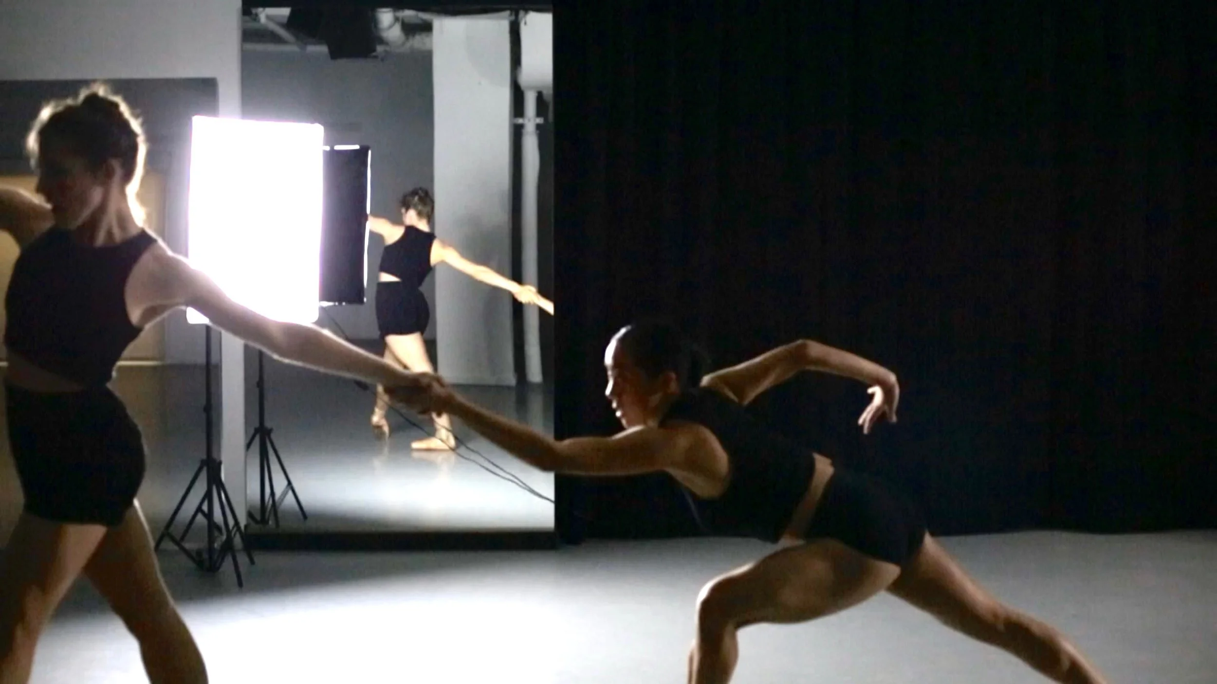 Tiffany Mangulabnan, Amy Saunder in konverjdans' 'Convergence/Divergence' at Gibney Dance Center