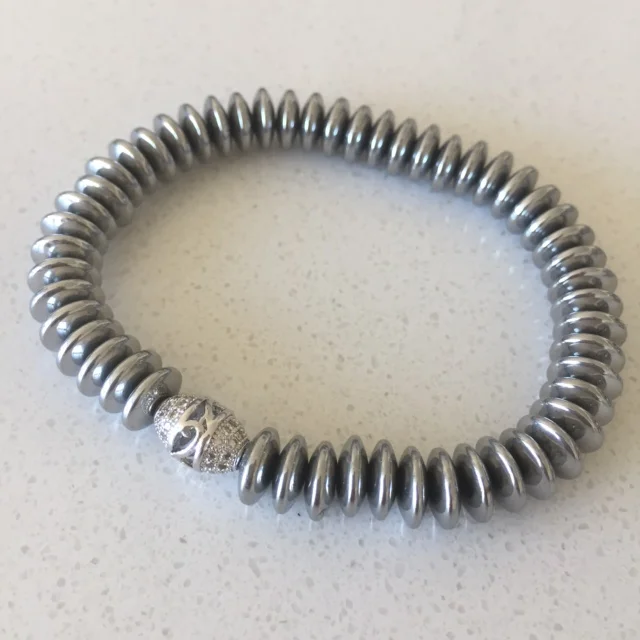 Silver slanky with oval focal bead.JPG