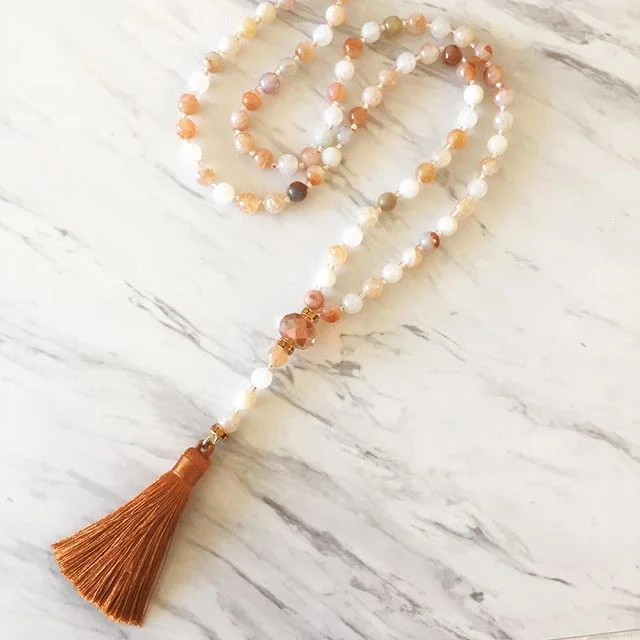 It may be freezing in NYC, but this new one-of-a-kind Rock &amp; Lulu necklace exudes warmth and sunshine. 
#rockandlulu #jewelry #jewelrydesigner #necklace #tassel #agate #warmth #sunshine #dreamingofspring #accessories #oneofakind #modernandclassic