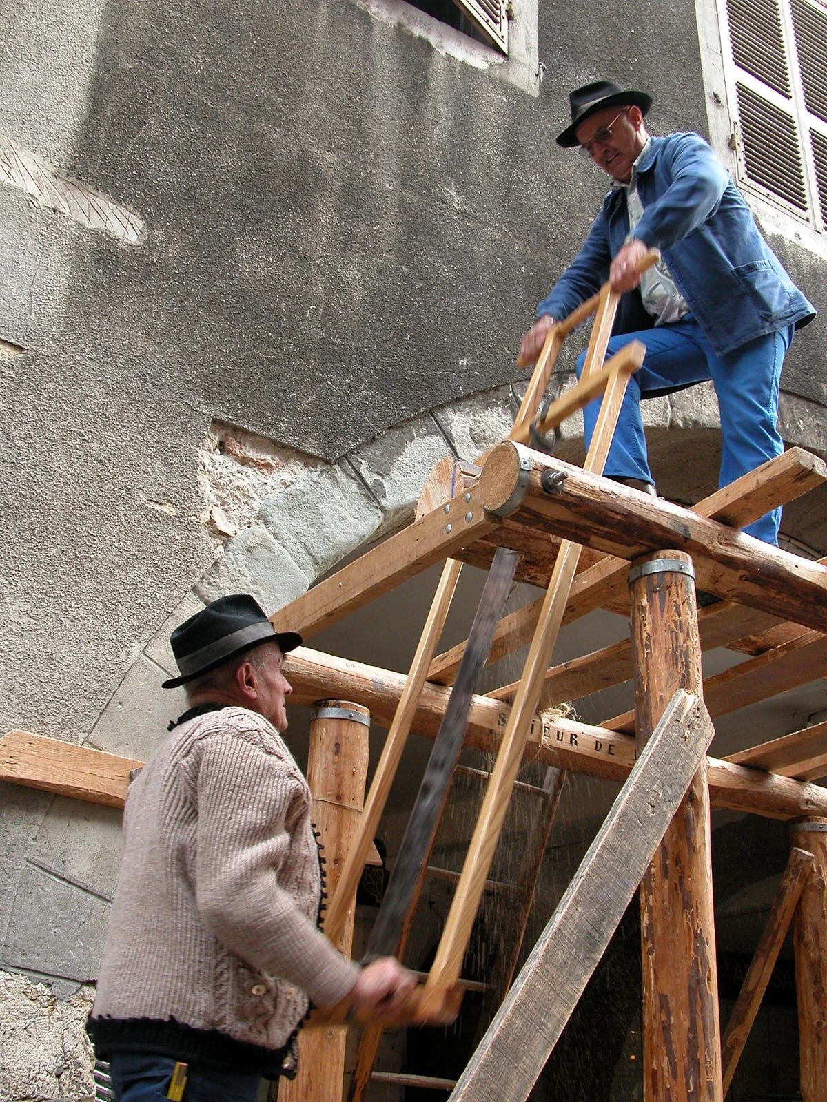 Two men ripping a log using an Andre Roubo style frame saw. (www.wikipedia.org)