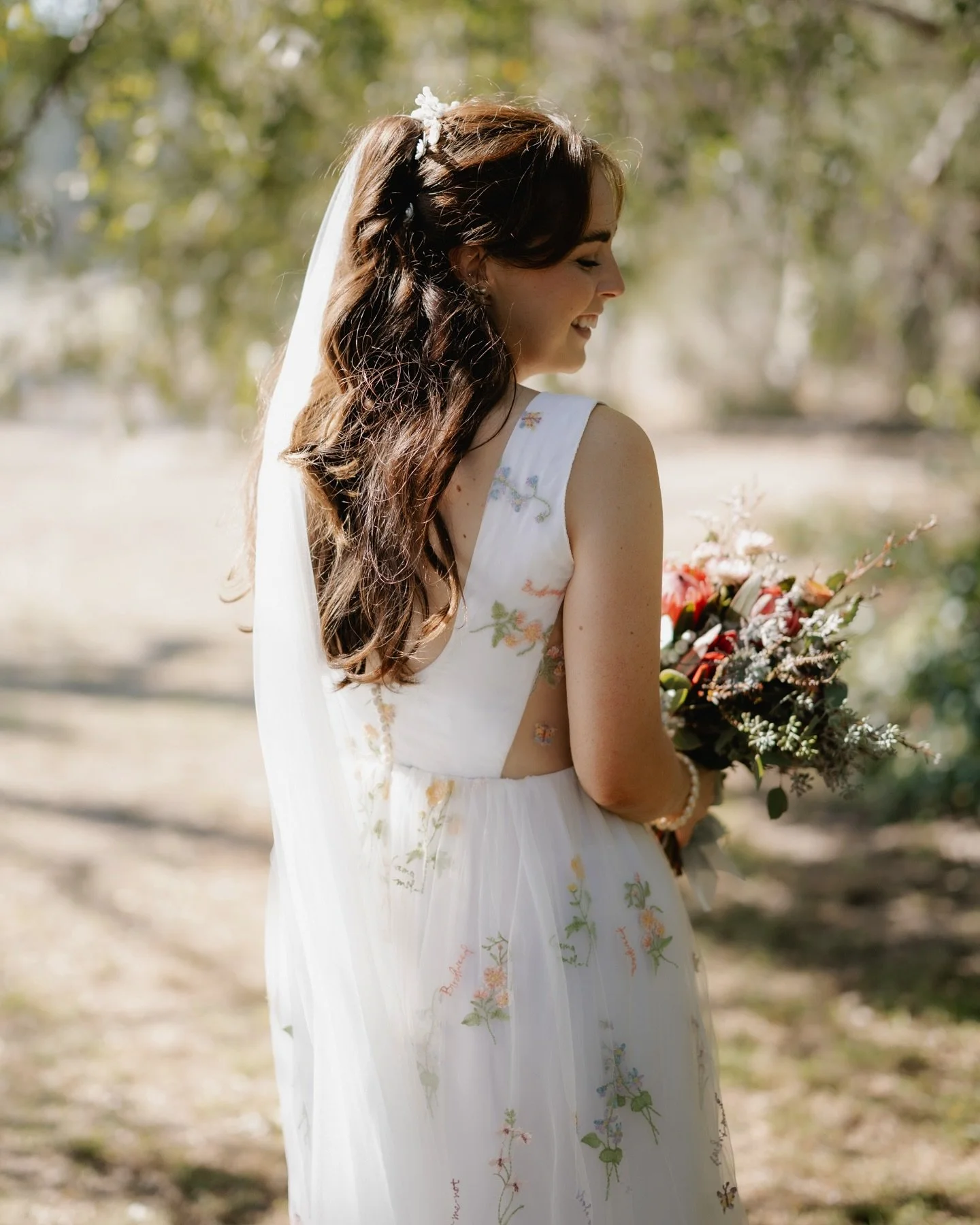 Delicate pearl buttons down the back &amp; sheer side panels 🤍

#erinnferry #bespokebridal #custombridal
#madeinmelbourne #tulleweddingdress #floralweddingdress