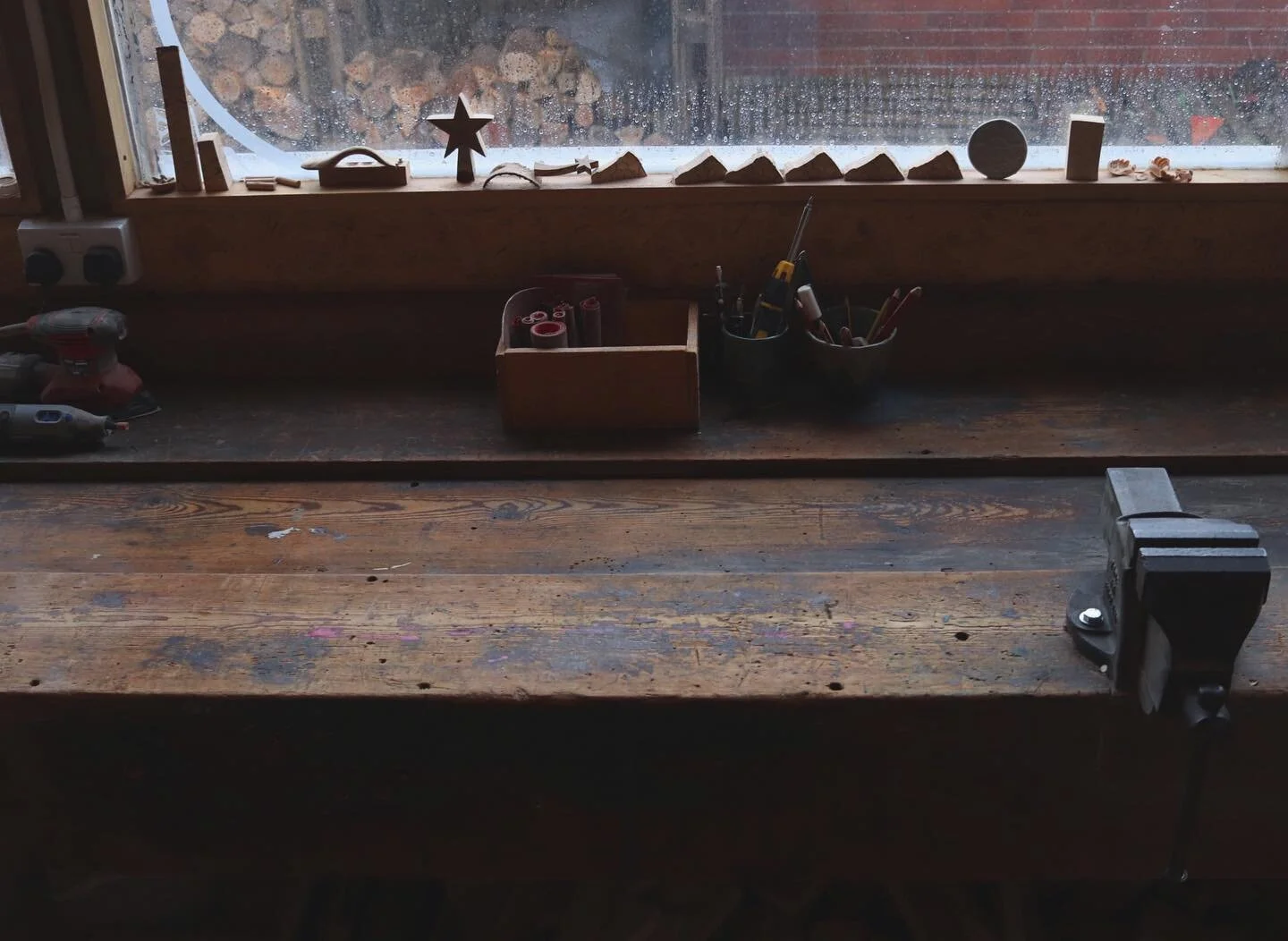 I found the workbench! Under all the sawdust, shavings, tools, bits of unfinished wooden things, 400 pencils of varying lengths and 3 keys to doors I don&rsquo;t own. Swept and ready for whatever the new year brings 🌙