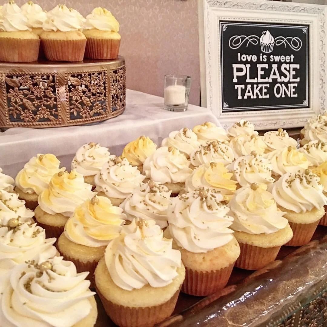 wedding cupcakes.jpg