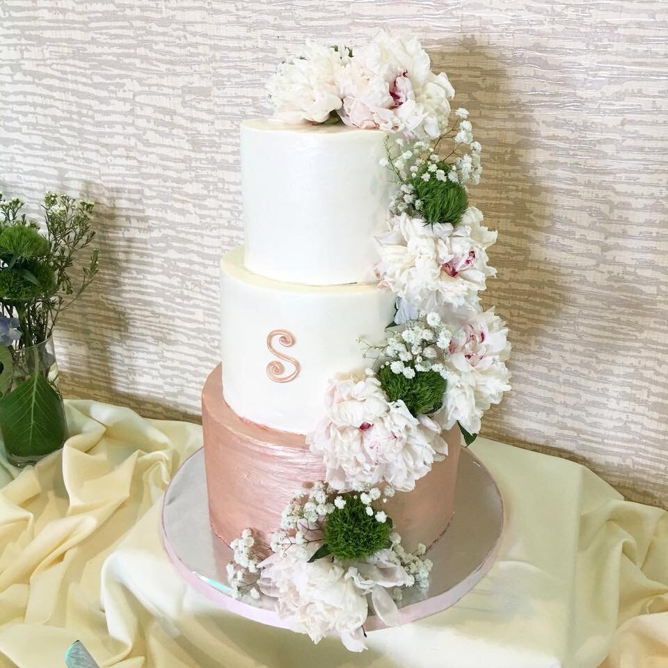 grans superior lodge wedding cake.jpg
