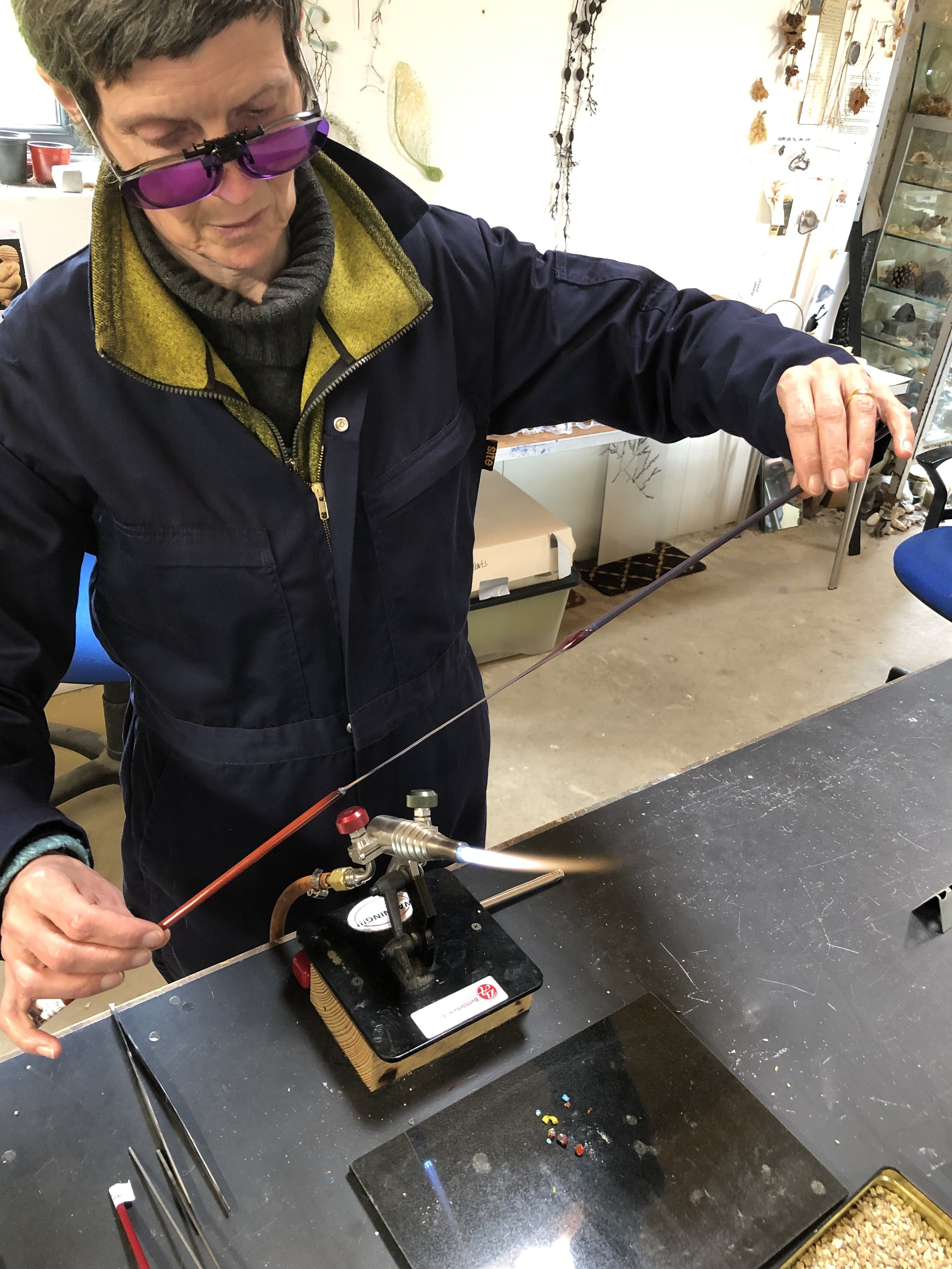 A 1_Joanna Kessel_pulling filati at a bench torch in Andrea Spencer studio_May2022.jpg