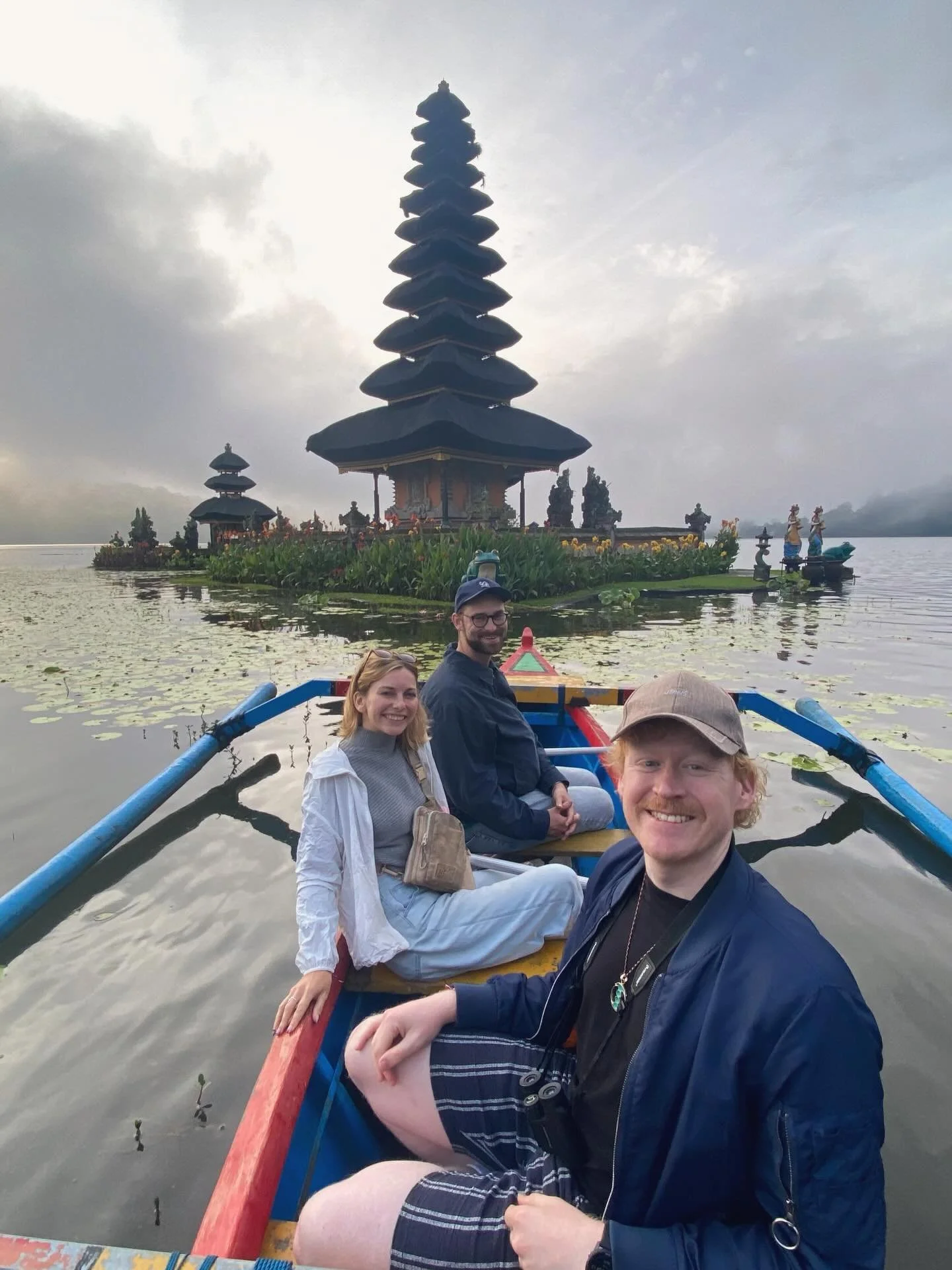 Bali photo dump 🇮🇩 📸 

My first trip to this amazing island was made all the more special by my generous and amazing friends @harrietrileymusic @chrisjehull. 

I sampled as much as I could in 7 days: gamelan, ceremony, mountains, lakes, beaches, t