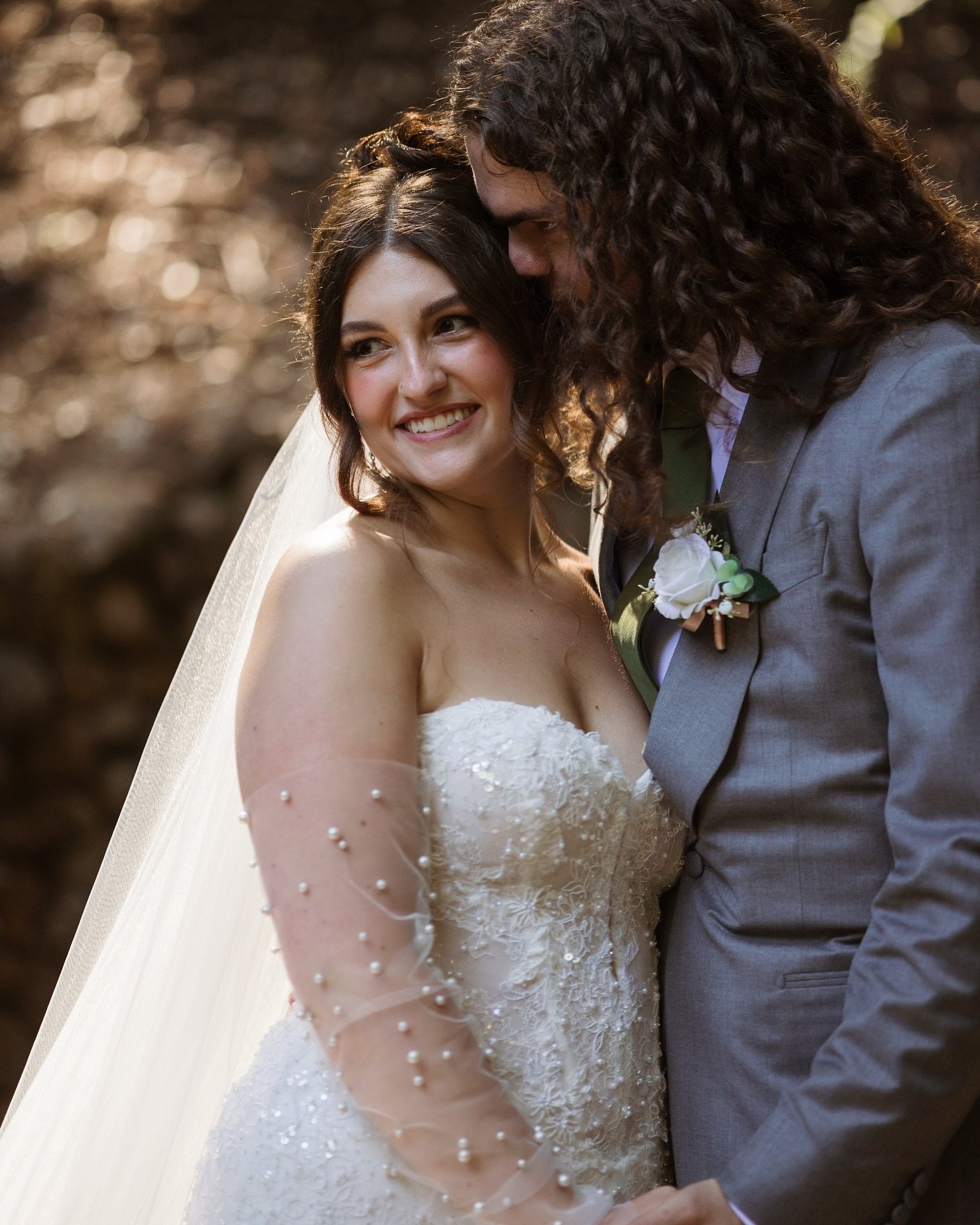 &ldquo;I would rather spend one lifetime with you, than face all the ages of this world alone.&rdquo; 

🌿💍✨

Shot for @apollofotografie