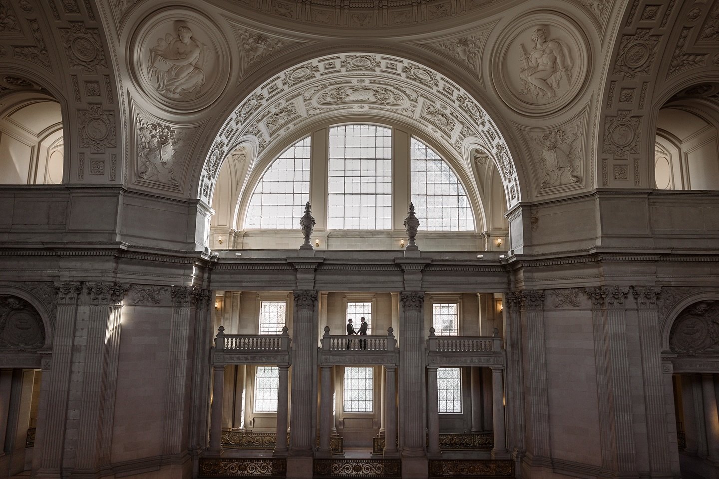 Celebrating an epic love story at San Francisco City Hall and Alamo Square Park. Here&rsquo;s to the start of forever 🥂✨

Shot for @apollofotografie