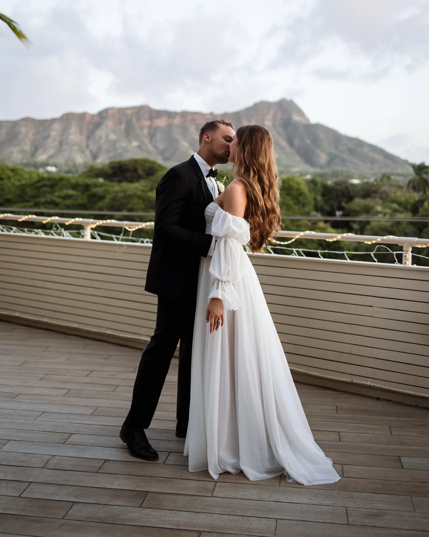 I&rsquo;ve been really missing Oahu and these two lovebirds 💕🌴

Throwback to this absolutely epic destination wedding. Thank you for trusting me to be a part of such a special day @the_mahala_show 🫶🏻😘