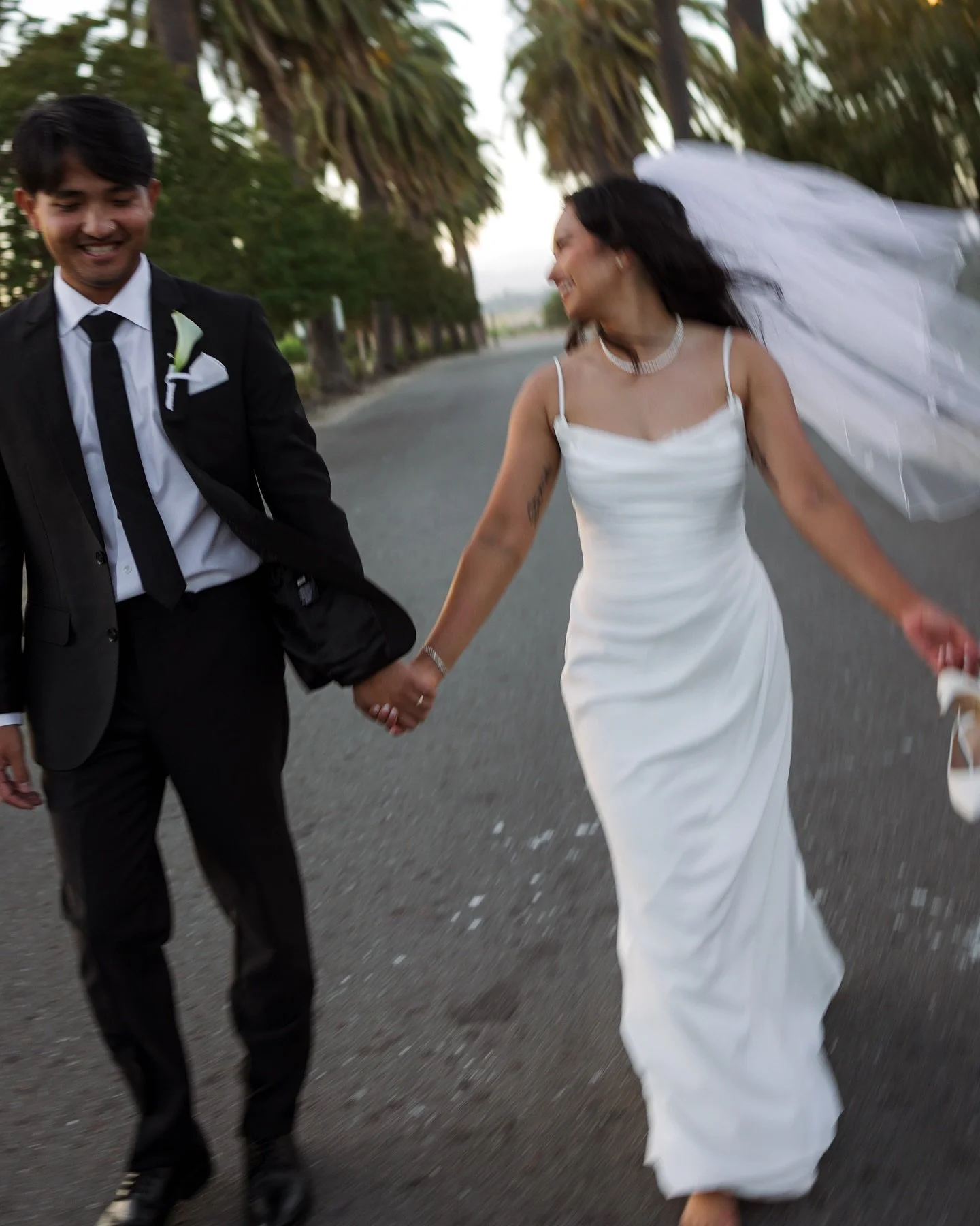 I&rsquo;m finally embracing these &ldquo;accidental&rdquo; looking images. I actually think they add a fun candid vibe! Who cares if they&rsquo;re not perfect? Neither are we 😊

Shot for @apollofotografie