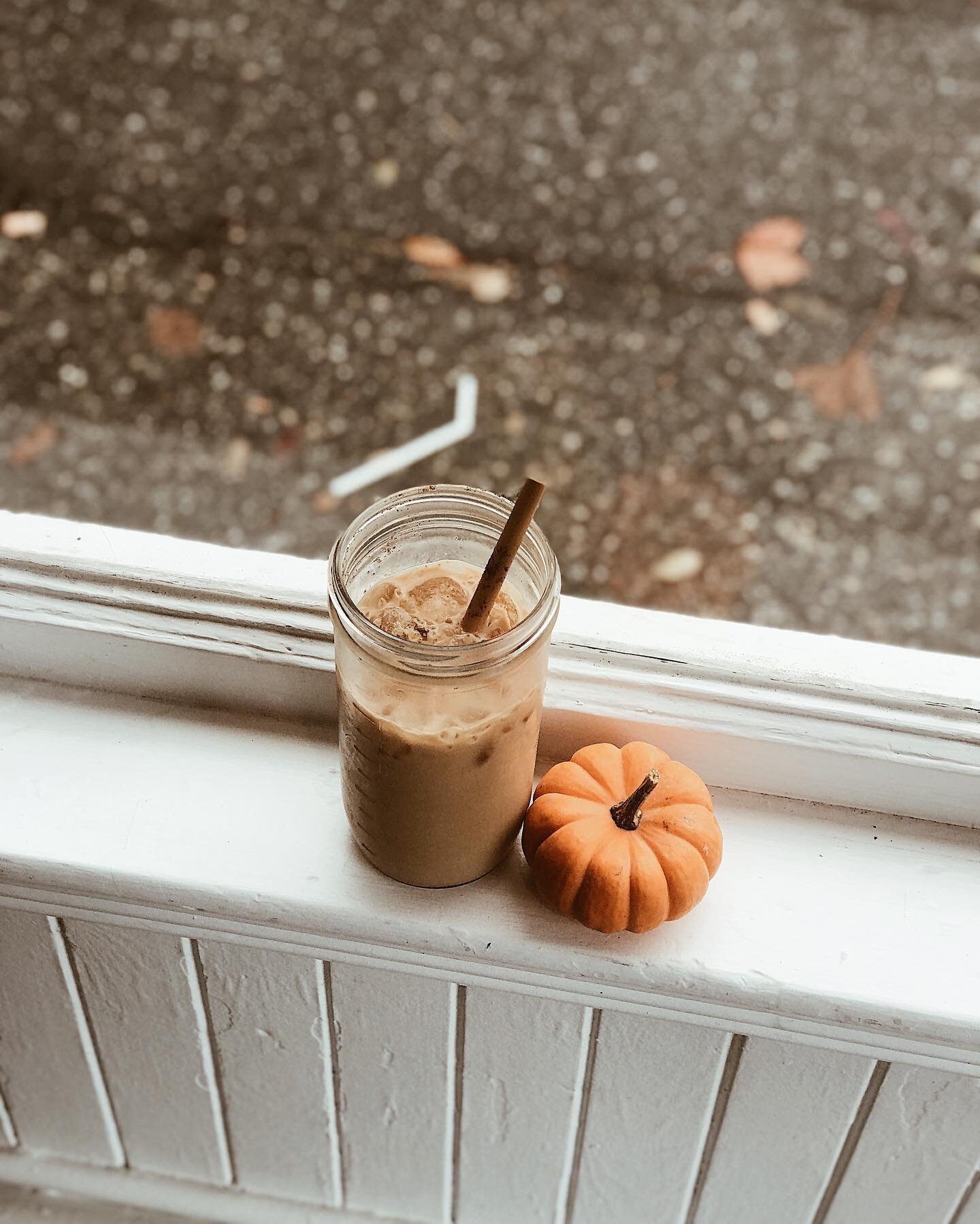 It&rsquo;s not too late in the season to enjoy an iced coffee or pumpkin flavored things!  Treat yourself to something delicious on this gorgeous fall day-we&rsquo;re open till 2! 

#beantrustcoffeebar #beverlymassachusetts
#beantrustcommunity