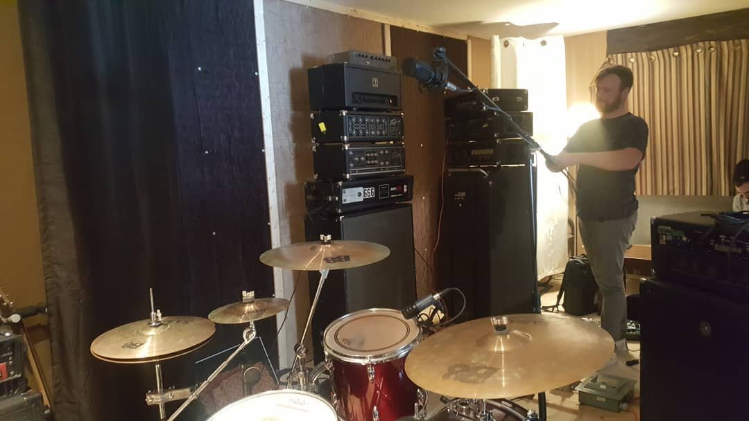 In the studio with the Brunch bo&iuml;z. Can't wait to share some music. I've got a simple set up today.

#producerlife #drums #drummer #music #fusion #BrunchBo&iuml;z #bass #bassist #guitar #guitarist #vocals
