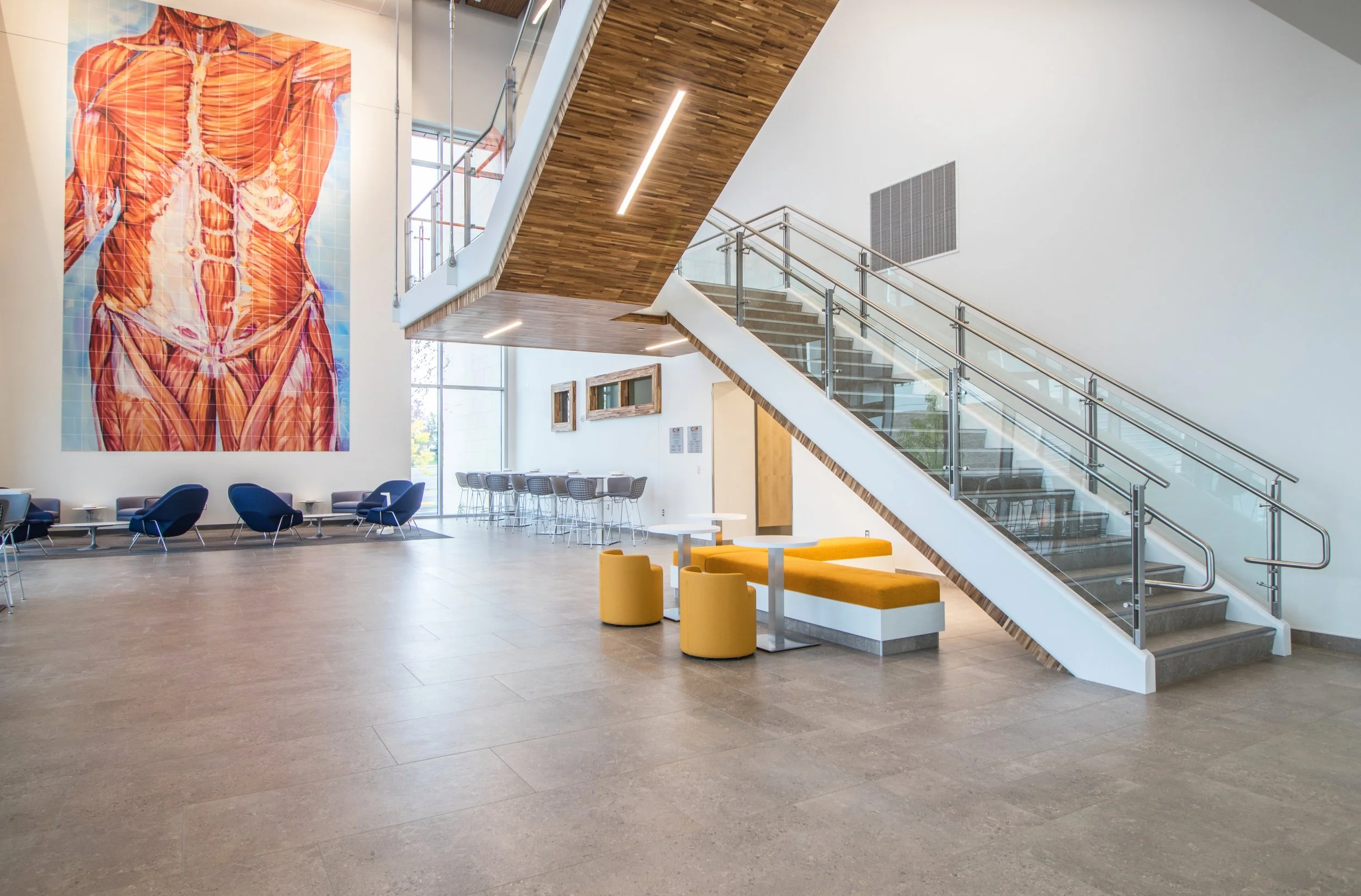 Atrium - 2957 sq ft of open space with high-top tables and soft seating.