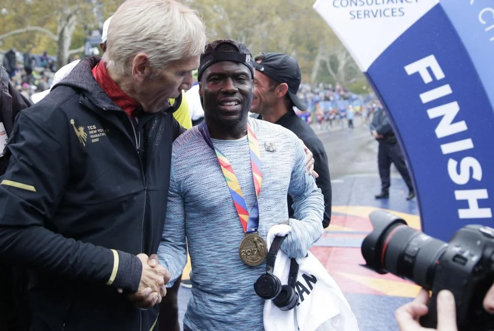Kevin-Hart-beats-other-celebs-in-NYC-marathon-raises-money-for-scholarship-fund.jpg