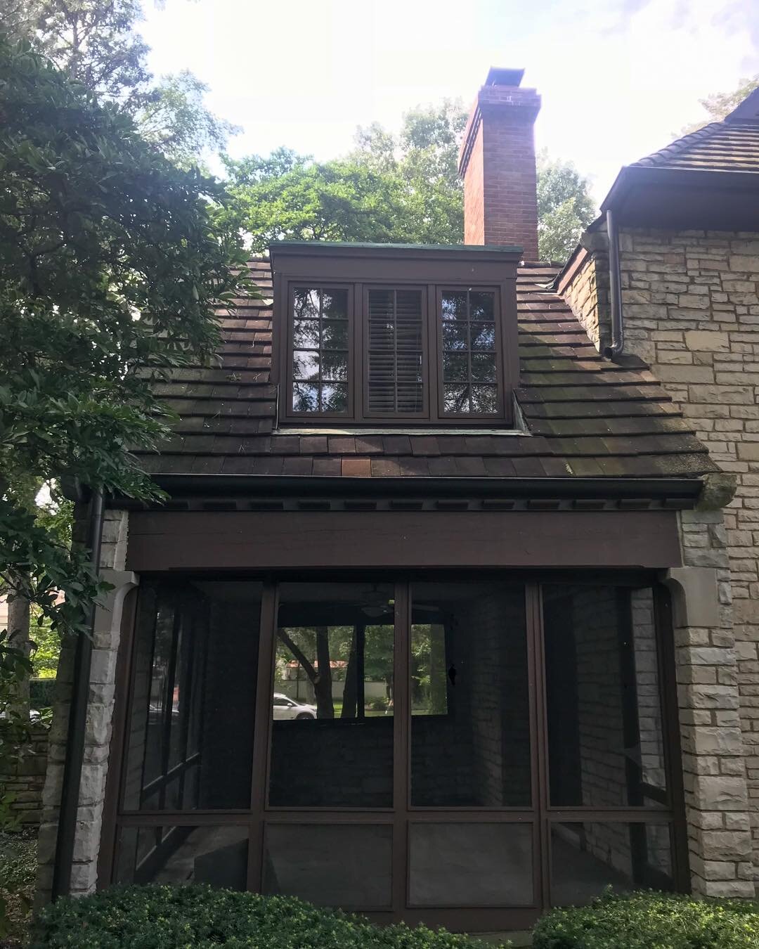 This screen porch was sinking!! We removed the porch and replaced it with an addition that is a modern mimic of what was there! 

Before (rear elevation) ➡️ After (front elevation)

#homecraftersllc #customhomebuilder #luxuryhome #historichomes #hist