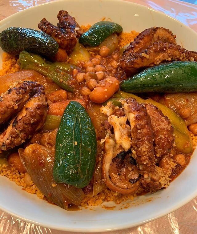 Couscous bel karnit 🐙
.
.
.
.
.

#tunisia #tunisie #tunisianfood #algerianfood #couscous #couscoustunisien #couscouswithoctopus #couscousaupoulpe #couscousfest #cuisinetunisienne #tunisiancouscous #couscousparty #northafricanfood #northafrica #medit